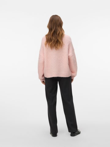 Sweter w kolorze jasnoróżowym