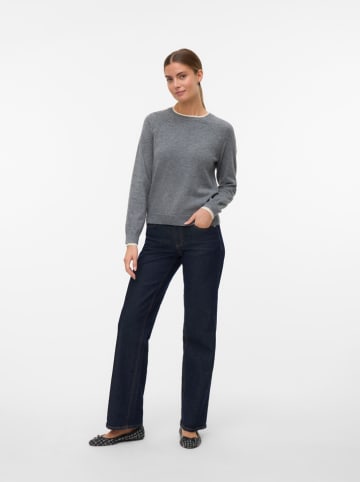 Sweter w kolorze szarym