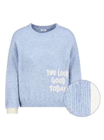 Pullover in Hellblau