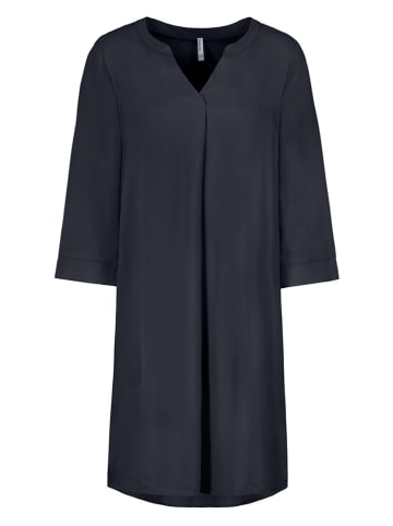 Kleid in Dunkelblau