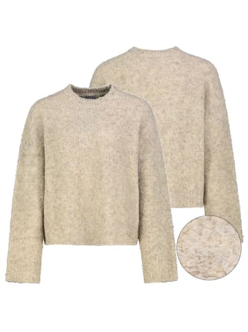 Sweter w kolorze beżowym