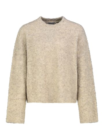 Sweter w kolorze beżowym