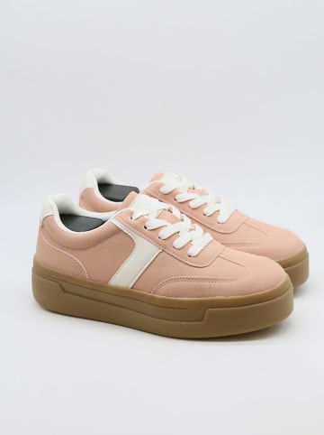 Sneakersy w kolorze jasnoróżowym