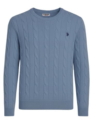 Pullover in Hellblau