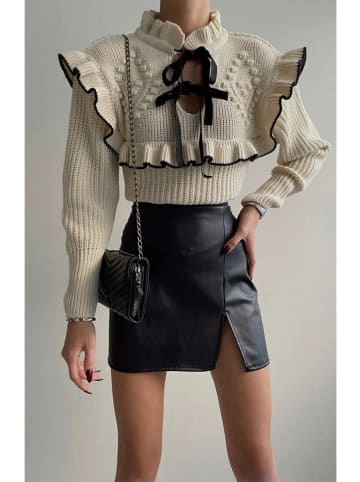 Sweter w kolorze kremowym