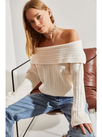 Sweter w kolorze kremowym