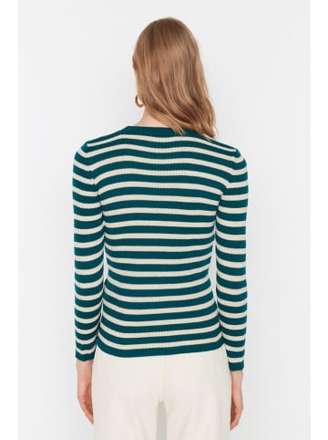 Pullover in Dunkelgrün/ Creme