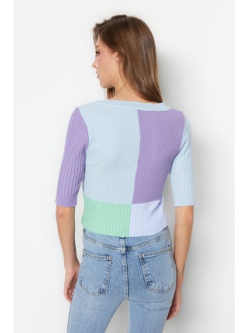 Pullover in Hellblau/ Lila