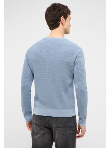 Sweter w kolorze błękitnym