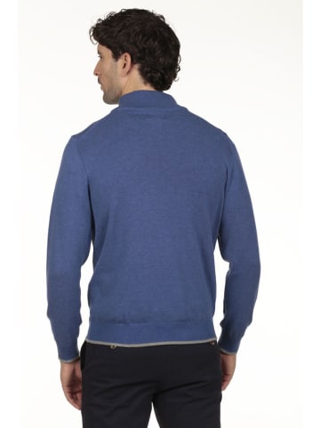 Sweter w kolorze niebieskim