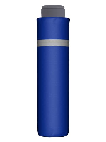 Parasol w kolorze niebieskim