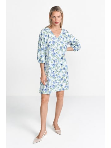 Kleid in Weiß/ Hellblau