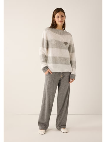 Sweter w kolorze jasnoszaro-białym