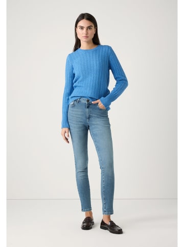 Sweter w kolorze błękitnym
