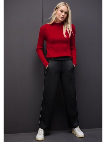 Pullover in Rot