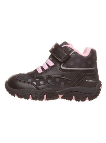 Boots in Schwarz/ Rosa