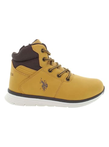 Boots in Gelb