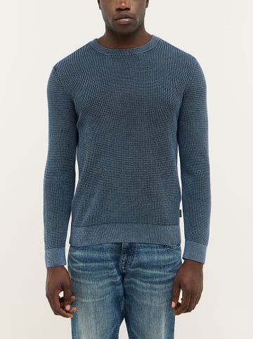 Sweter w kolorze morskim