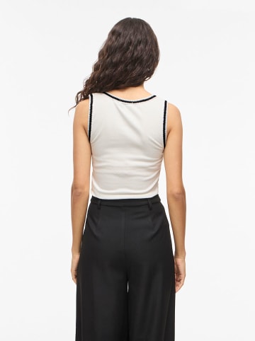 Top w kolorze białym