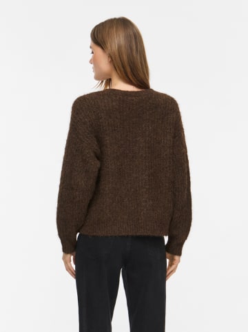 Sweter w kolorze brązowym