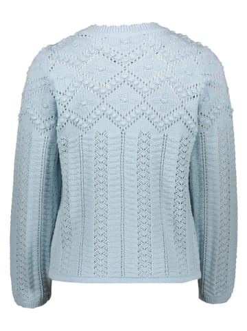 Pullover in Hellblau