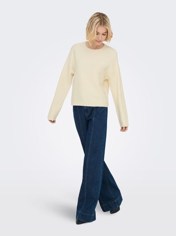 Sweter w kolorze beżowym