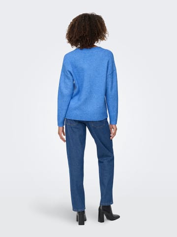 Sweter w kolorze niebieskim