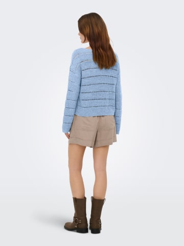 Sweter w kolorze błękitnym