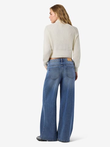 Sweter w kolorze białym