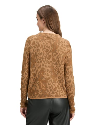 Sweter w kolorze karmelowym