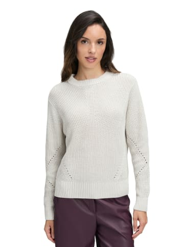 Sweter w kolorze kremowym