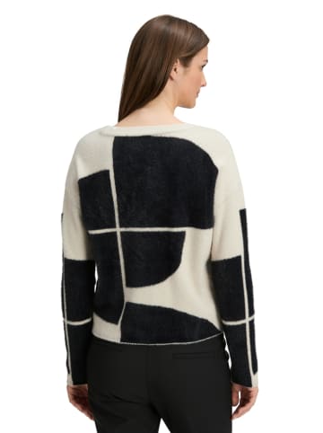 Sweter w kolorze czarno-kremowym