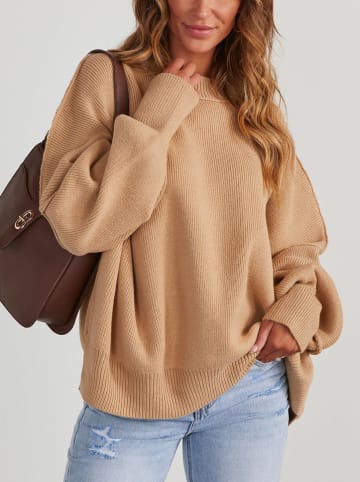 Sweter w kolorze beżowym