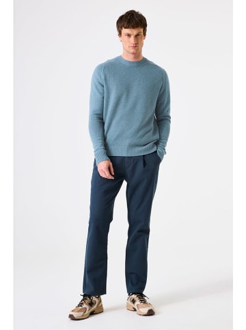 Sweter w kolorze błękitnym