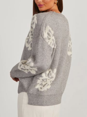 Sweter w kolorze szarym