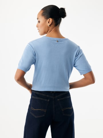 Pullover in Hellblau
