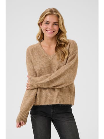 Sweter w kolorze beżowym