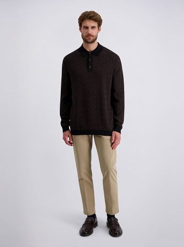 Sweter w kolorze brązowym