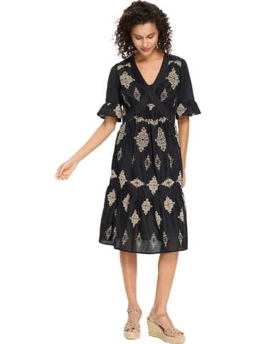 Kleid in Schwarz
