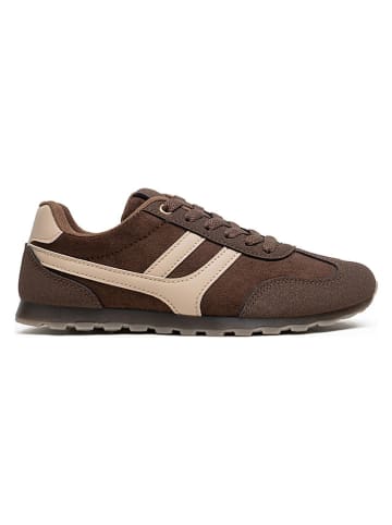 Sneakers in Braun