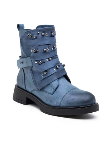 Boots in Blau