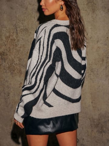 Sweter w kolorze szarym