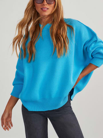 Sweter w kolorze niebieskim