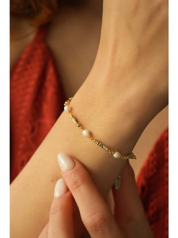 Vergulde armband met edelstenen en parels