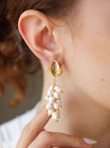 Vergulde oorstekers met parels