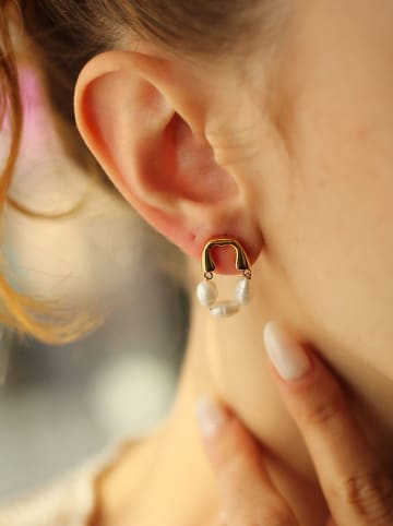 Vergulde oorstekers met parels
