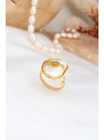 Vergulde ring met edelstenen