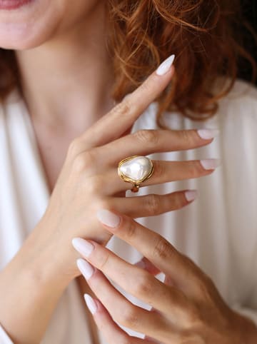 Vergulde ring met parel