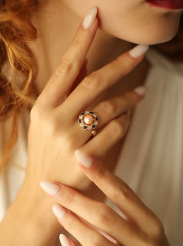 Vergulde ring met parel en edelstenen