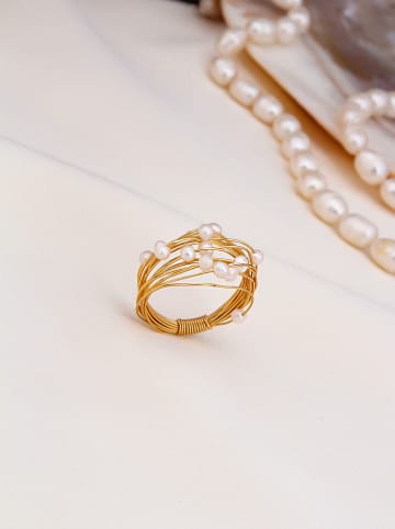 Vergulde ring met parels
